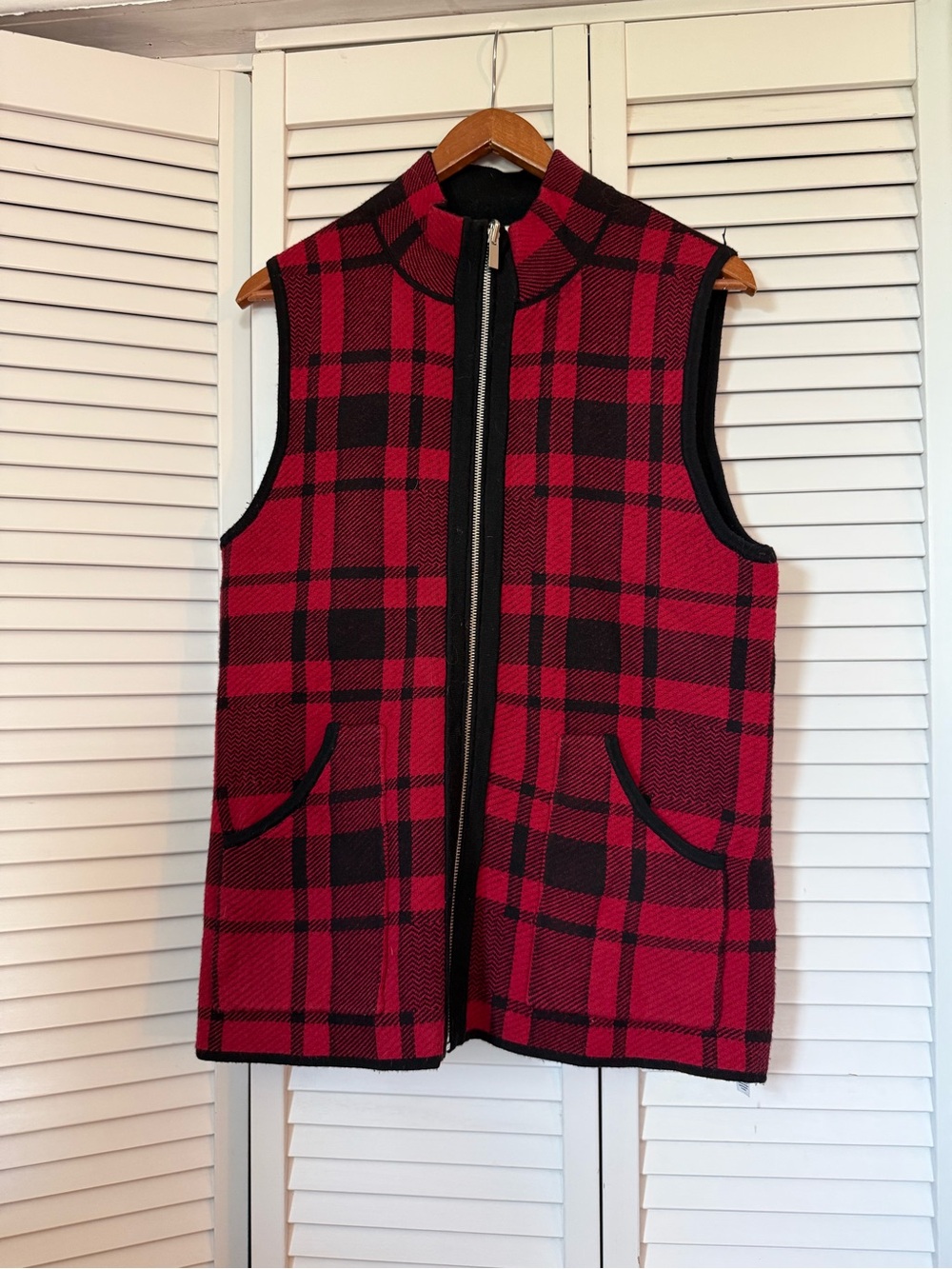 Max Studio Red & Black Plaid Zip-Front Vest L